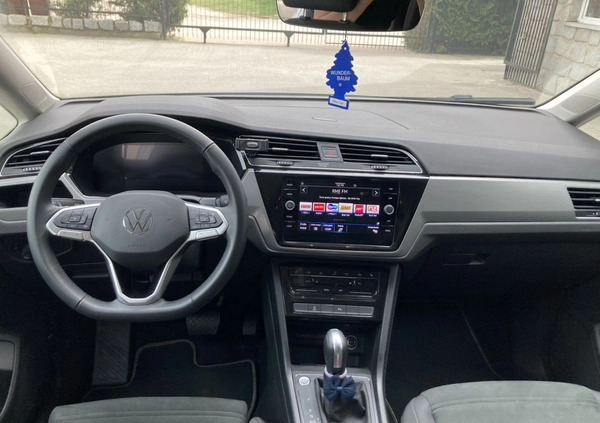 Volkswagen Touran cena 129800 przebieg: 24600, rok produkcji 2023 z Wschowa małe 781